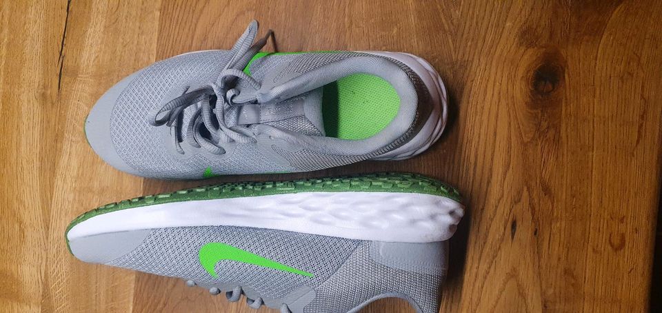 Nike Turnschuhe Sneaker Gr 40 1x getragen in Bruck