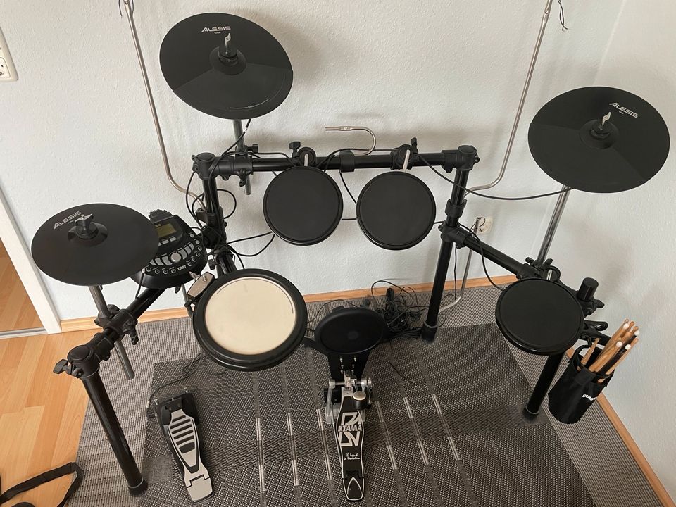 Alesis DM 7 USB Kit E Drum Set Schlagzeug inkl. Hocker und Sticks in Karben