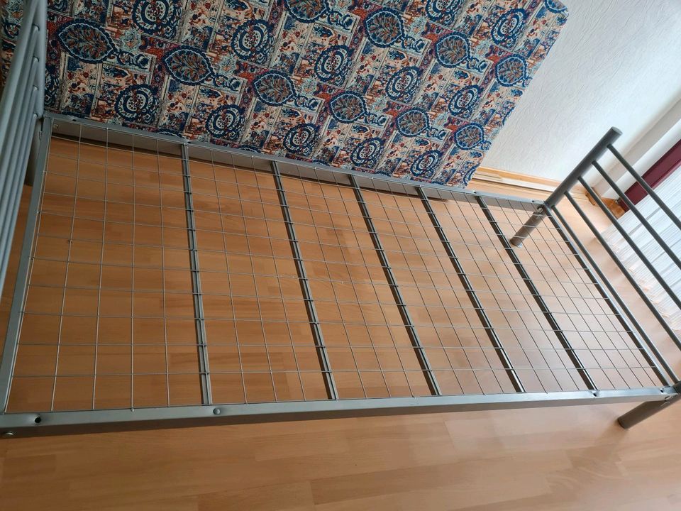 Bettgestell 97x200 cm mit Matratze 90x190x16 cm in Düsseldorf