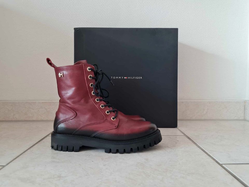 Tommy Hilfiger Boots aus Leder in bordeaux rot Gr. 37 in Moers