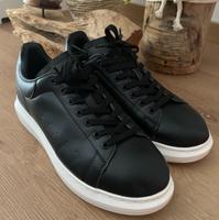 ALEXANDER MCQUEEN Herren Sneaker Schuhe schwarz weiß Gr. 44 Bayern - Willmering Vorschau