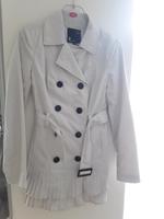 Femininer Trenchcoat, Farbe beige, toller Schnitt, Gr.36 Brandenburg - Templin Vorschau
