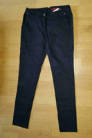 Neuwertige dunkelblaue Hose S.Oliver mit dezenten Ornamenten Bayern - Wörth a. Main Vorschau