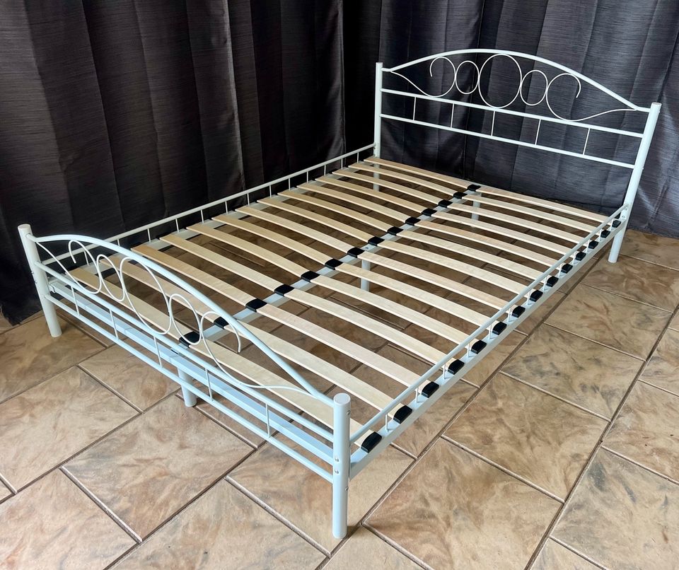 Doppelbett Bett 140x200 Metallbett Anlieferung möglich t1 in Stahnsdorf