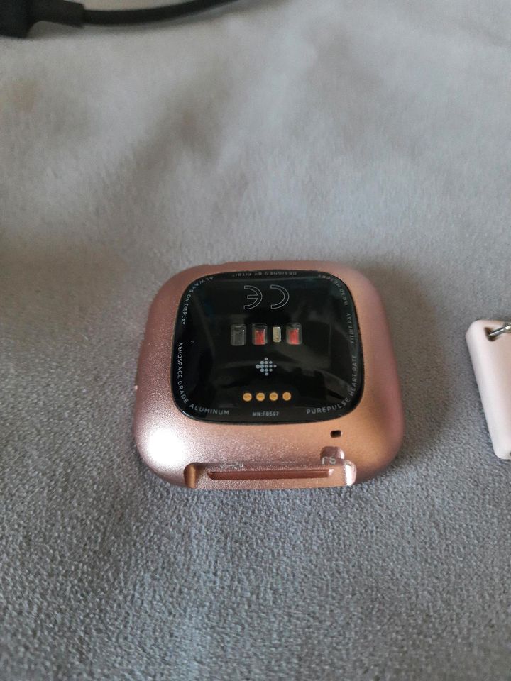 Fitbit Versa 2 rosegold schwarz rosa Smartwatch in Hamburg