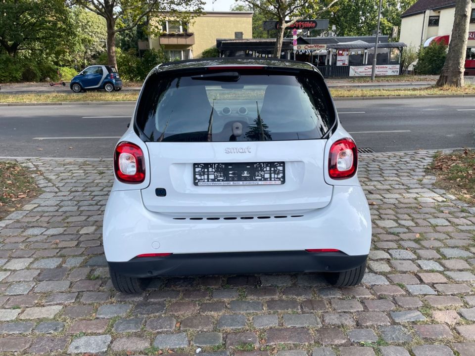 Smart ForTwo EQ Coupe*Klima*1.Hand*Sitzheizung* in Berlin