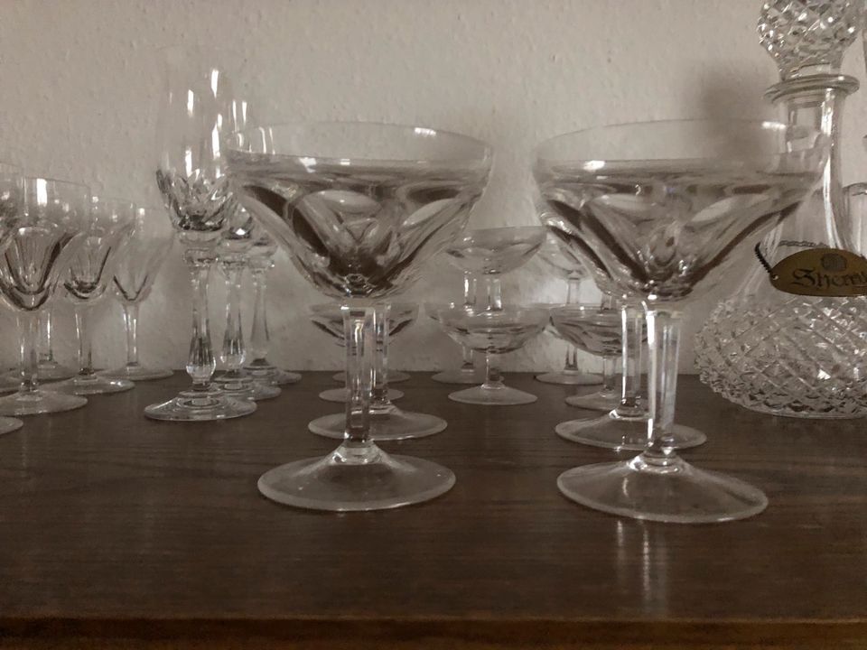 Glasflaschen / Weinkaraffen Dekantierer Liköre, diverse Gläser in Bremerhaven