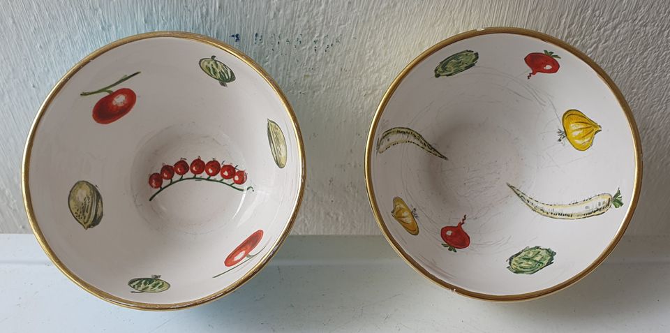 2 runde Keramik-Schälchen, Ø ca. 10 cm, innen Gemüse/Obstdekor in Lübeck