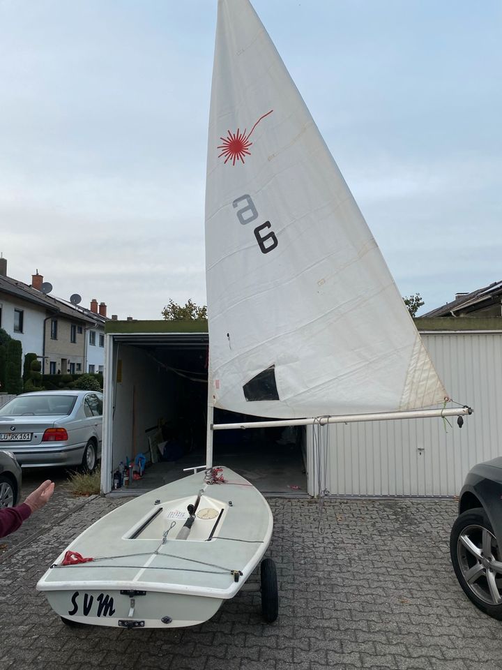 Laser Segeljolle Segelboot inkl. 3 Segeln und Slipwagen in Ludwigshafen