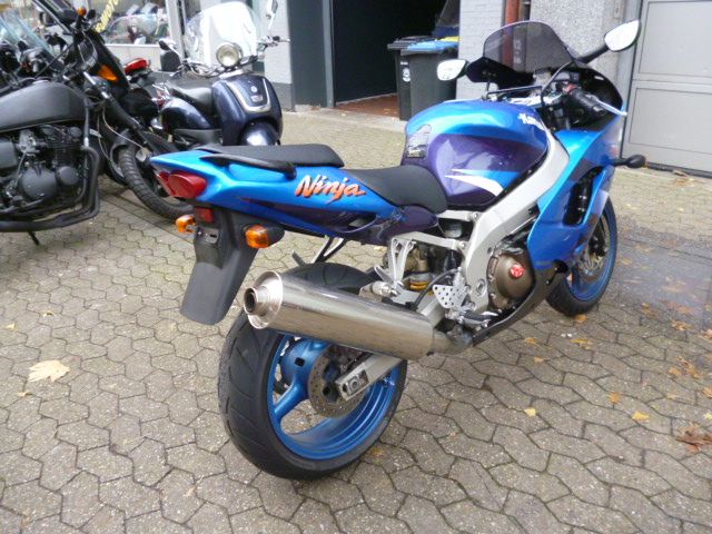 Kawasaki ZX 9 R in Düsseldorf