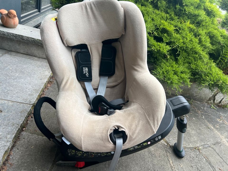 Britax Römer Kindersitz 0-18kg dualfix 2 R ,360 grad drehbar . in Östringen