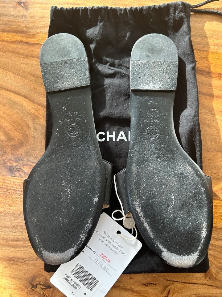 Chanel, Camelie, Sandalen, Pantoffeln, schwarz, Leder in Berlin