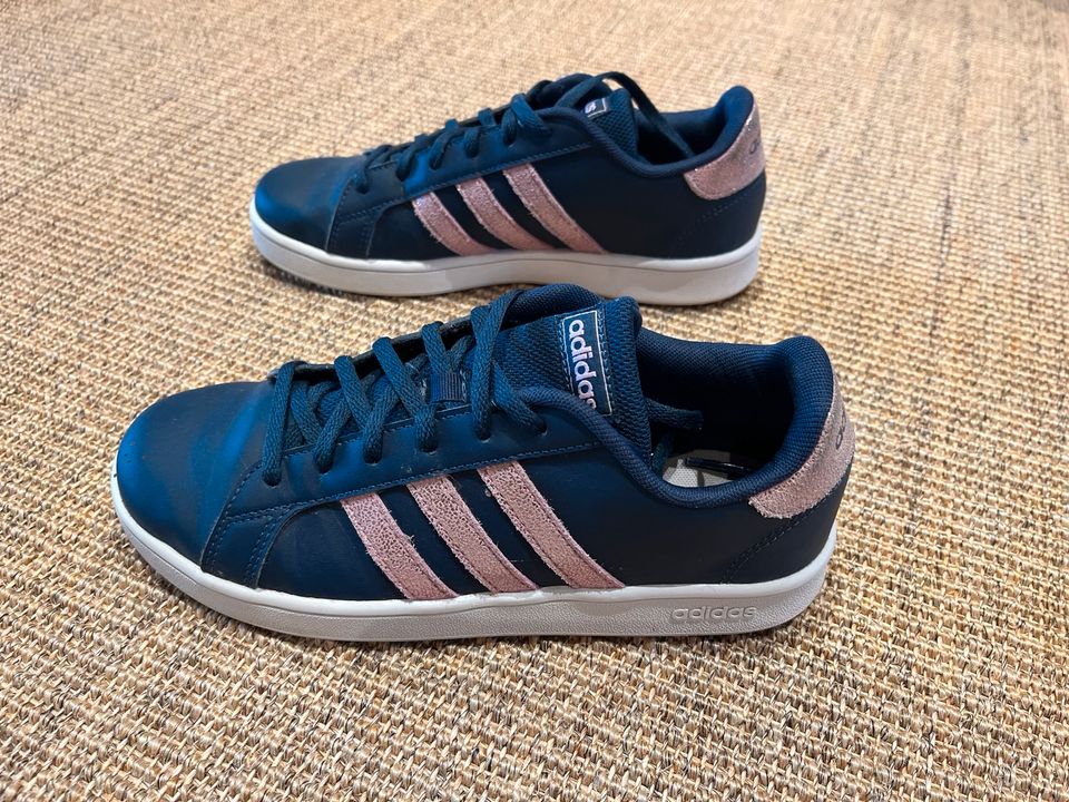 Sneaker  Adidas Blau Größe 38 in Mihla