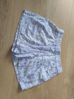 Shorts, lila- weiß  gemustert, XS Hessen - Ahnatal Vorschau