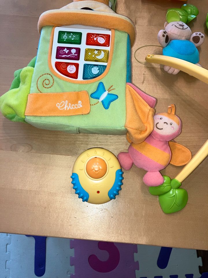 Mobile Baby Newborn Chicco Spieluhr Schmusefreunde Spielzeug top in Zwickau