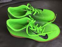 Nike Hallenschuhe Gr. 38,5 top Bayern - Salzweg Vorschau