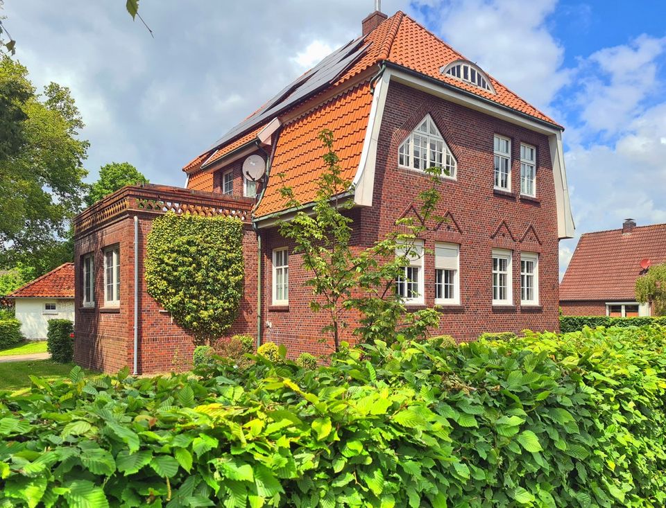 Charmantes, großzügiges Wohnhaus mit Garten und Garage im Ortsteil Strackholt der Gemeinde Großefehn in Großefehn