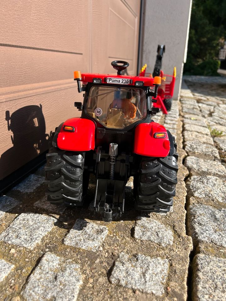 Bruder Case IH Optum 300 CVX Rückehänger mit Ladekran, Schneeflug in Leisnig