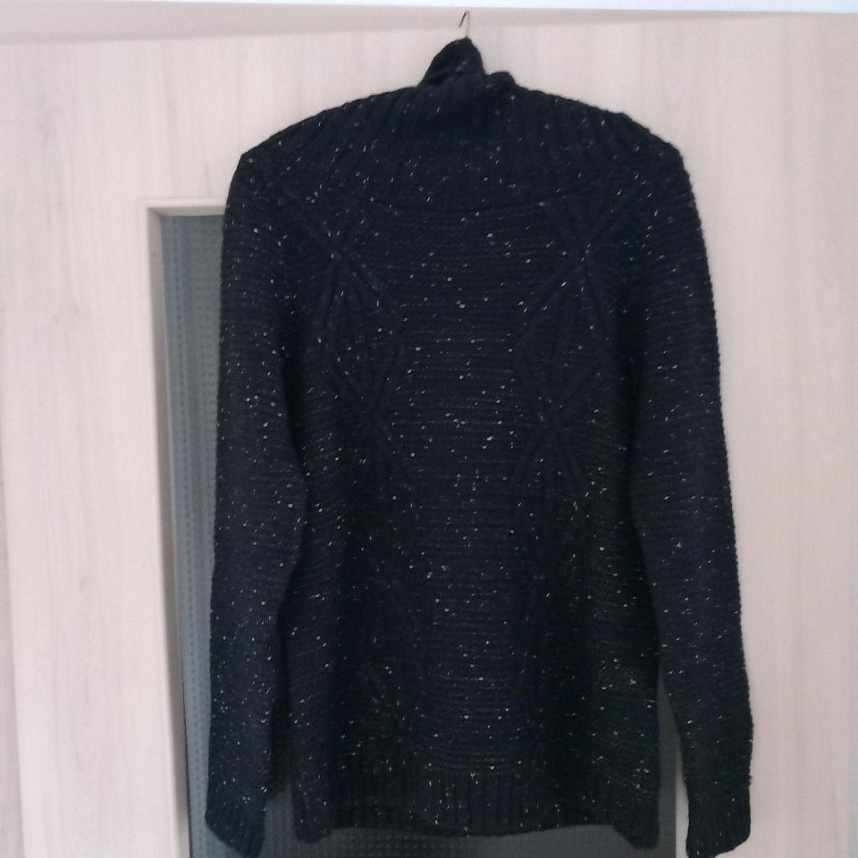 Pullover in Größe M zu verkaufen in Burgstädt
