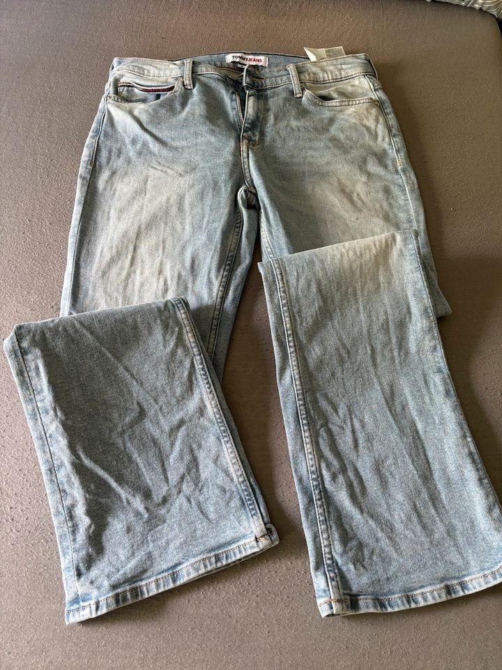 Tolle Hilfiger Bootcut Jeans, Gr.29,wie Neu! inkl. Versand in Neumünster