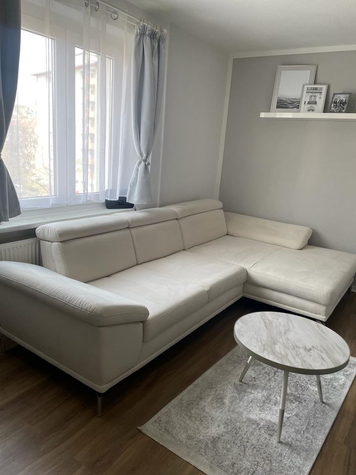 Sofa mit Recamiere in Neustadt