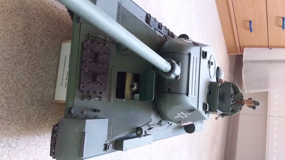 ferngesteuerter Panzer T34 Beutefahrzeug 1:16 in Kirschau