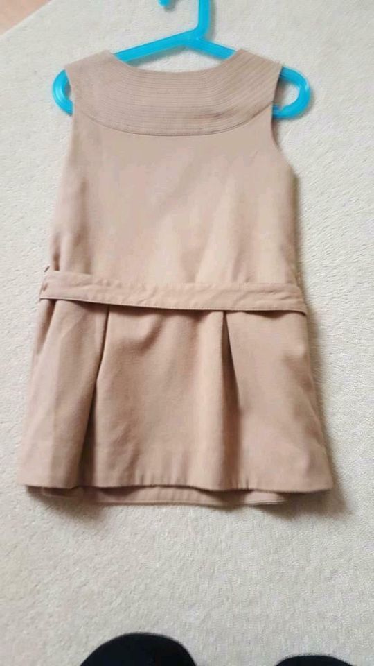 Zara Winter Kleid gr 110 beige + Gürtel in Köln