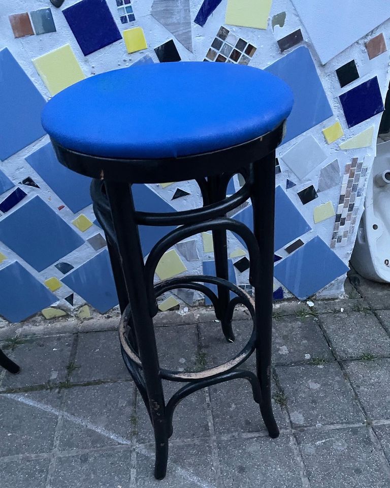 2 Barhocker blau/schwarz Thonet-Stil in Kornwestheim