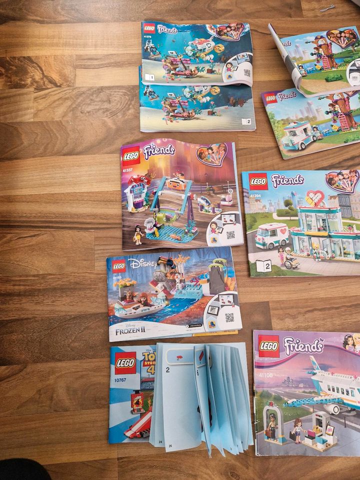 Kiste mit Lego Friends und weiteres in Düren