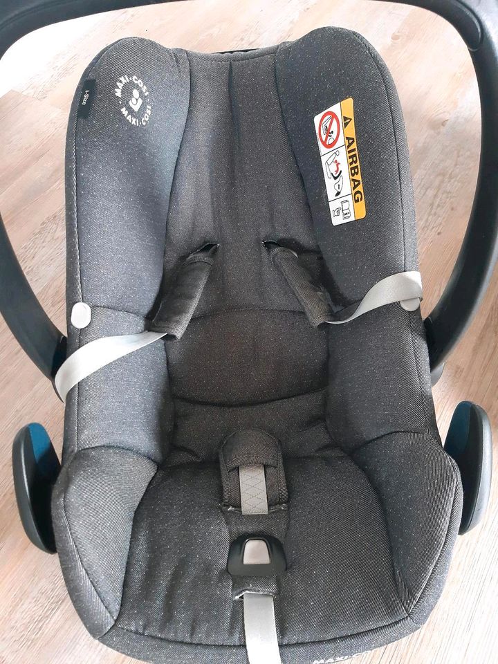 Maxi Cosi mit Isofix- Station in Heiligenberg