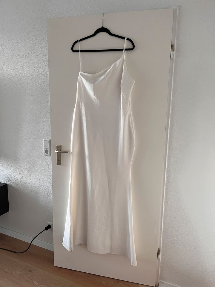 Weisses Hochzeitskleid / Standesamt in Köln