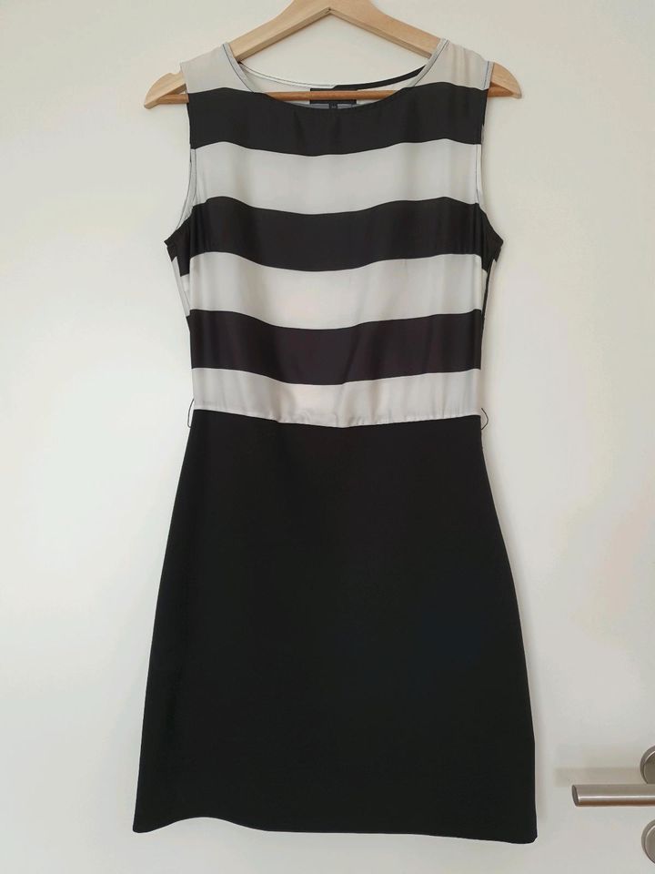Kleid schwarzweiß in Lilienthal