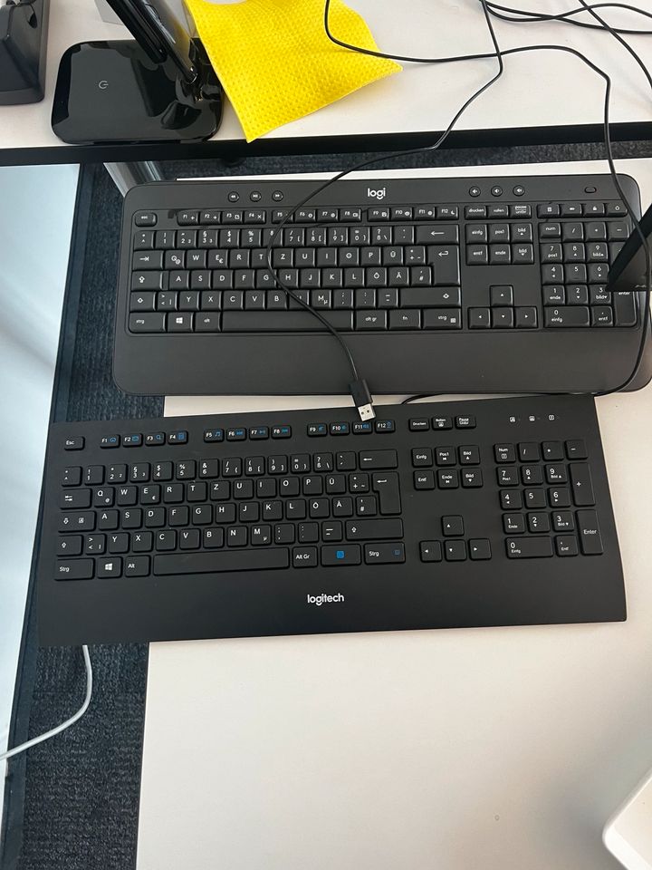 PC + Monitor + Tastatur + Stuhl in Düsseldorf