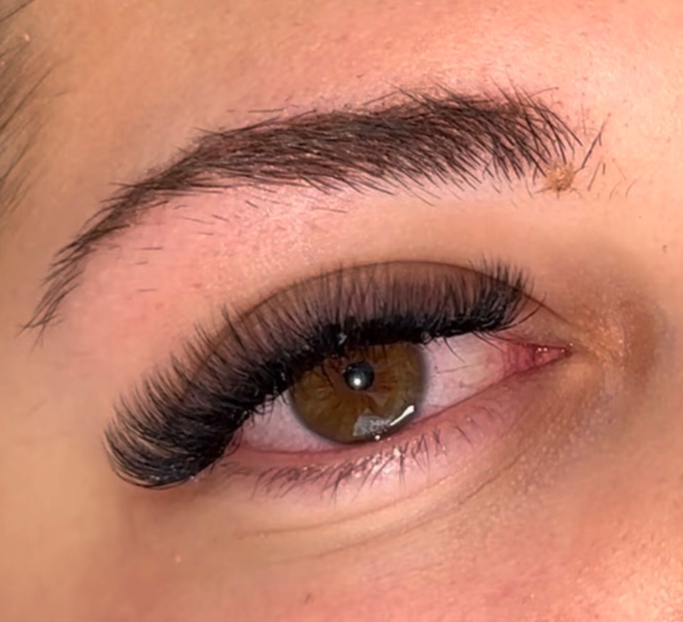 Professionelle Wimpernverlängerung  UV Technik in Dillingen (Saar)