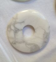 Edelstein Anhänger Donut Magnesit 4,5 cm Hessen - Hammersbach Vorschau