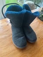 UGG Boots Bailey Button 39 blau  gut erhalten! Hessen - Marburg Vorschau