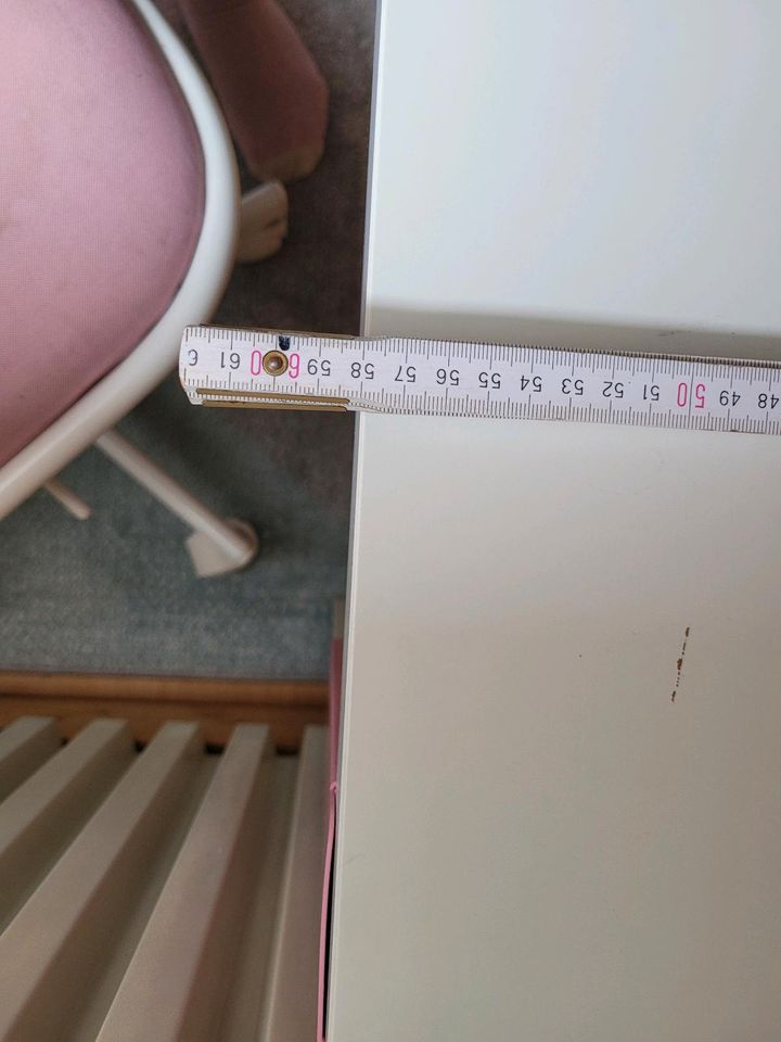 Pahl Schreibtisch klein rosa in Korschenbroich