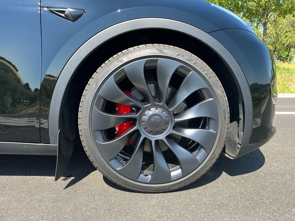 Tesla Model Y Performance, AWD in Offenbach