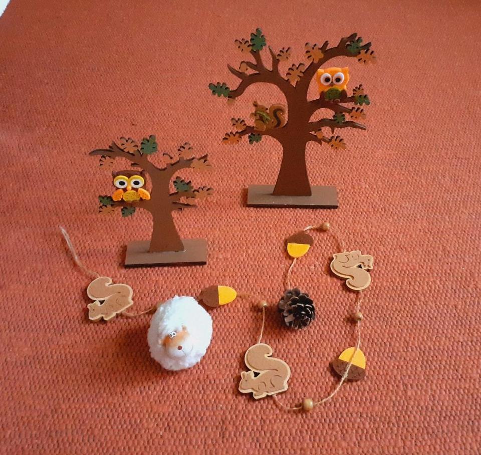 Deko Holz Aufsteller Aufhänger Baum Eule Eichhörnchen Schaf in Frohburg