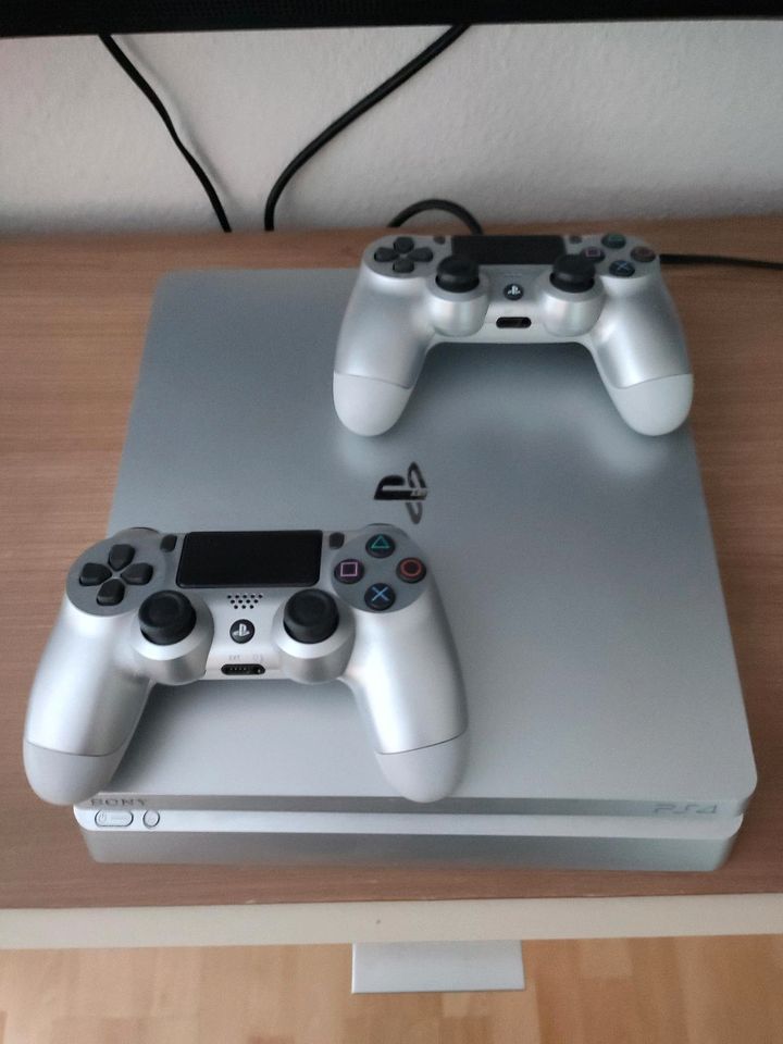 Playstation 4 in Silber in Zossen