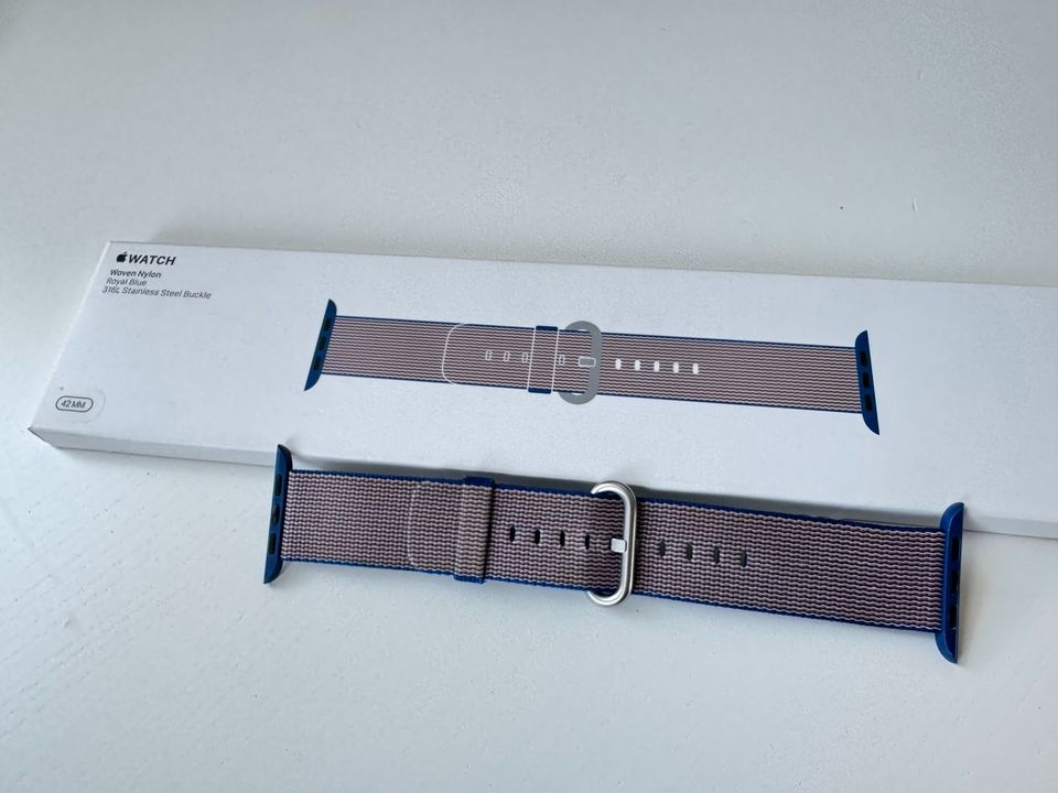 Apple Watch Woven Nylon Royal Blue 42 mm in Berlin