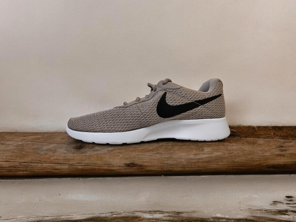 Nike Tanjun Sneaker Neu und Original Unisex Größe 37,5  44 in Karlsruhe