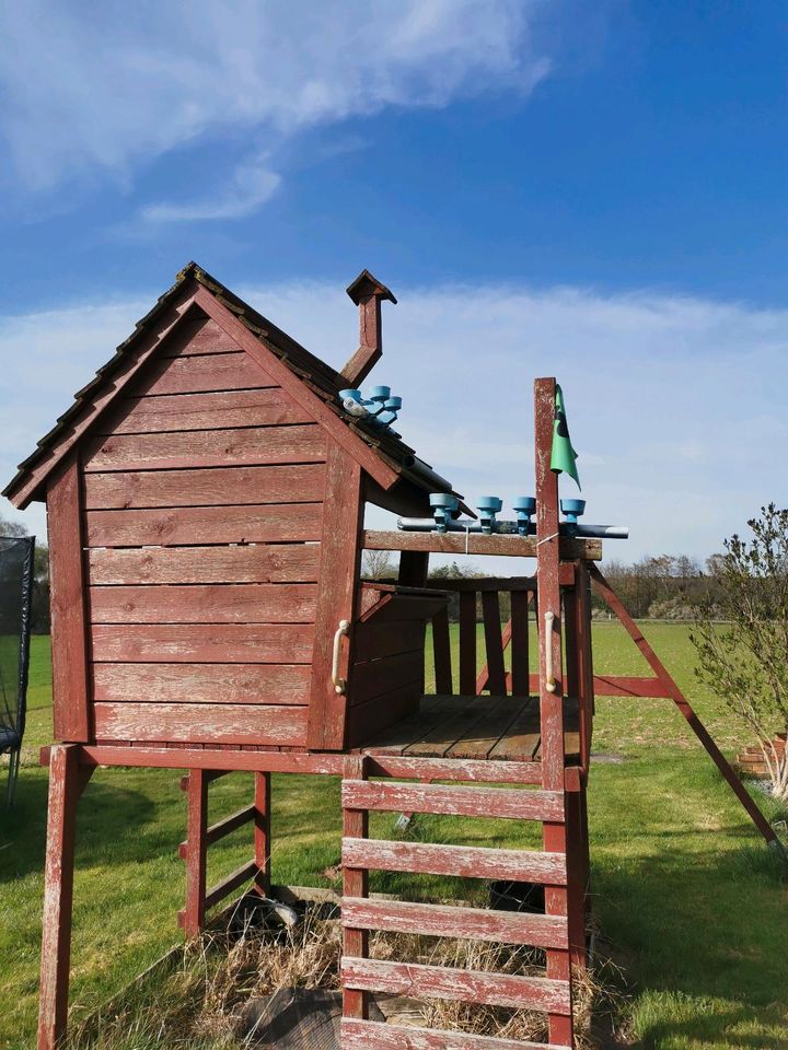 Wickey/Fatmoose Spielturm mit Rutsche und Schaukel in Roßdorf