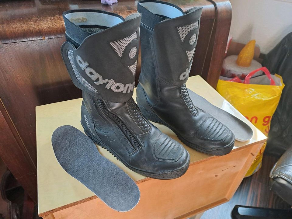 Motorrad Damenstiefel von Daytona in Wöllstadt