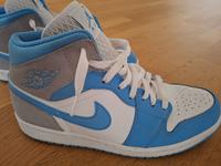 Nike Air Jordan 1 Mid University Blue Grey in 44.5 Bayern - Günzburg Vorschau