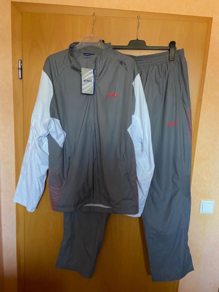 NEU Asics Trainingsanzug Hose+Jacke Herren Größe XXL 2XL grau NEU in Gütersloh