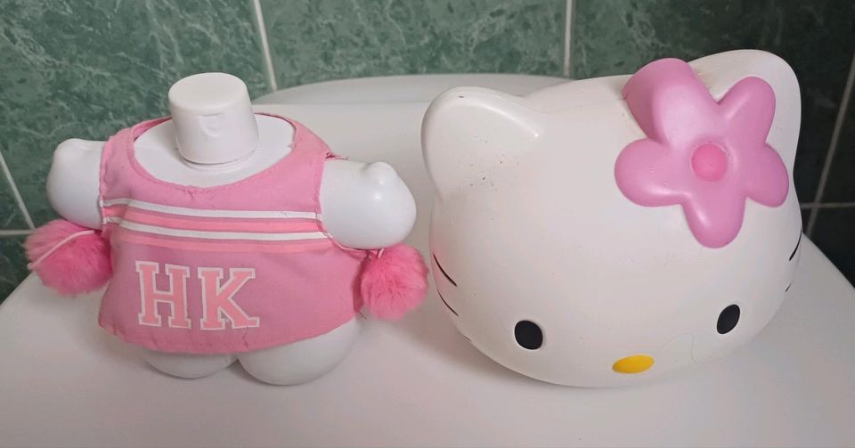 19 Jahre alte ♡ Hello Kitty ♡ Figur mit Duschbad / Schaumbad in Berlin