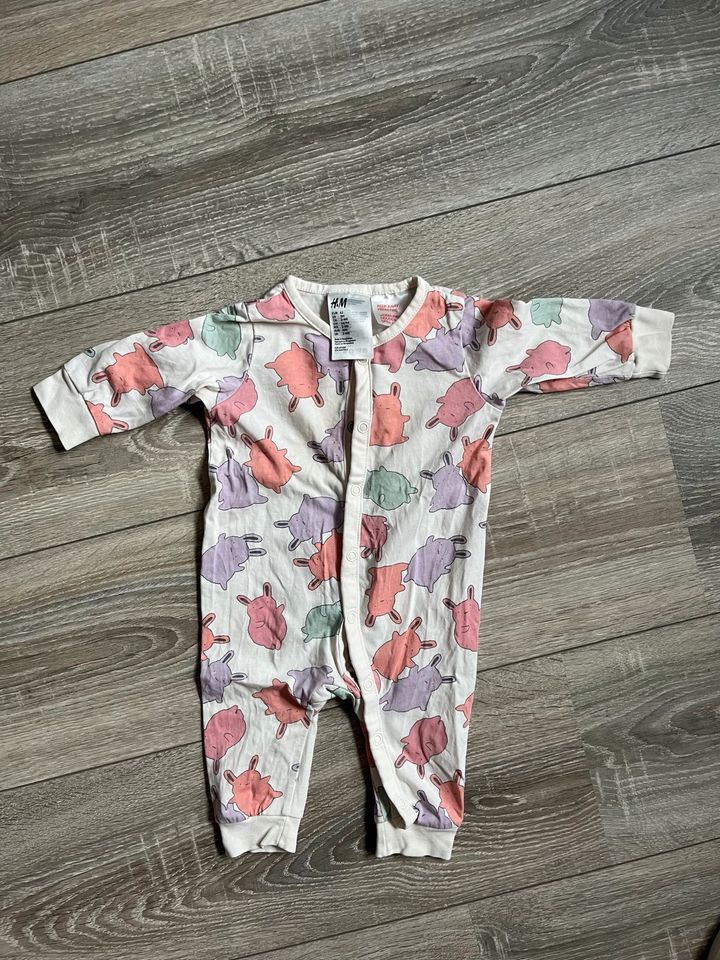 Babyschlafanzug von H&M in Schlieben