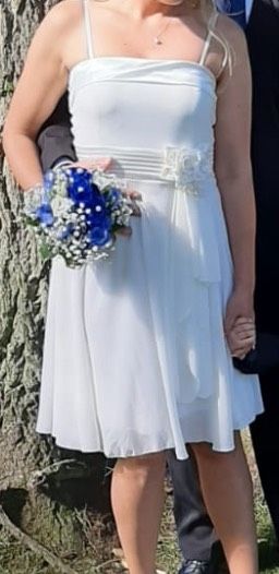 Traumhaftes Hochzeitskleid & 3 Standesamtkleider  mit Zubehör in Lübeck