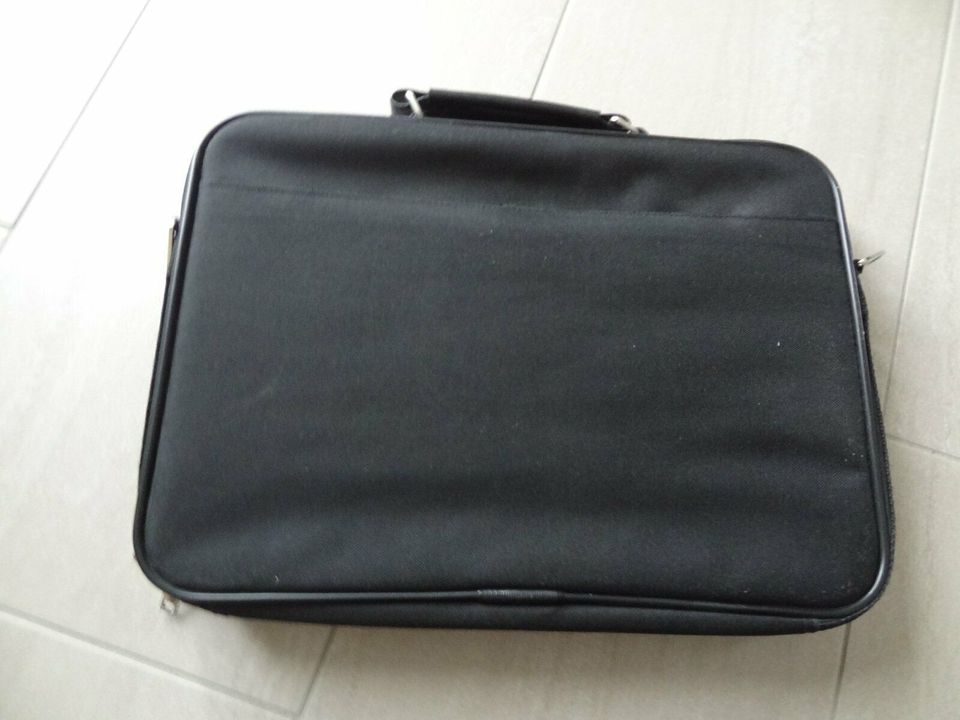 BASE  XX Laptoptasche - Notebooktasche - Slim Case schwarz in Großheirath